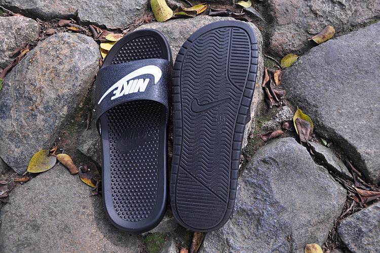 2015 Nike Sandal Black White