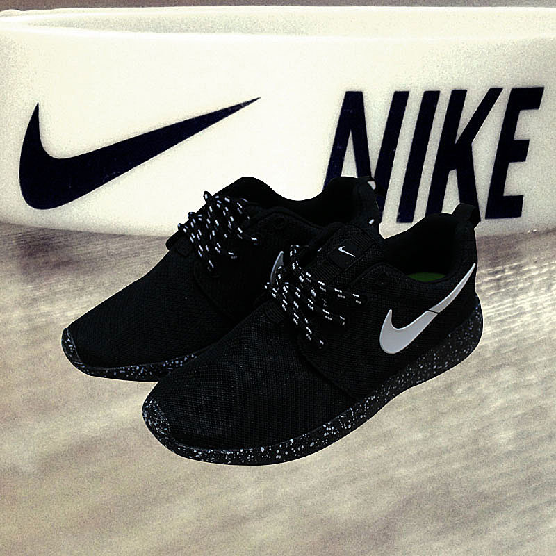 Kids Nike Roshe Run All Black Shoes - Click Image to Close