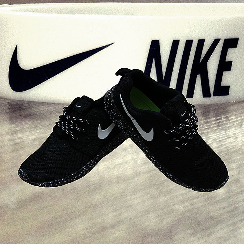 Kids Nike Roshe Run All Black Shoes - Click Image to Close