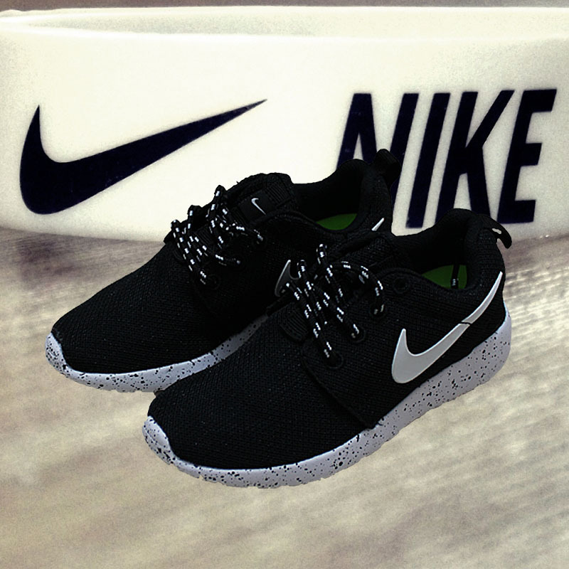 Kids Nike Roshe Run All Black Shoes - Click Image to Close